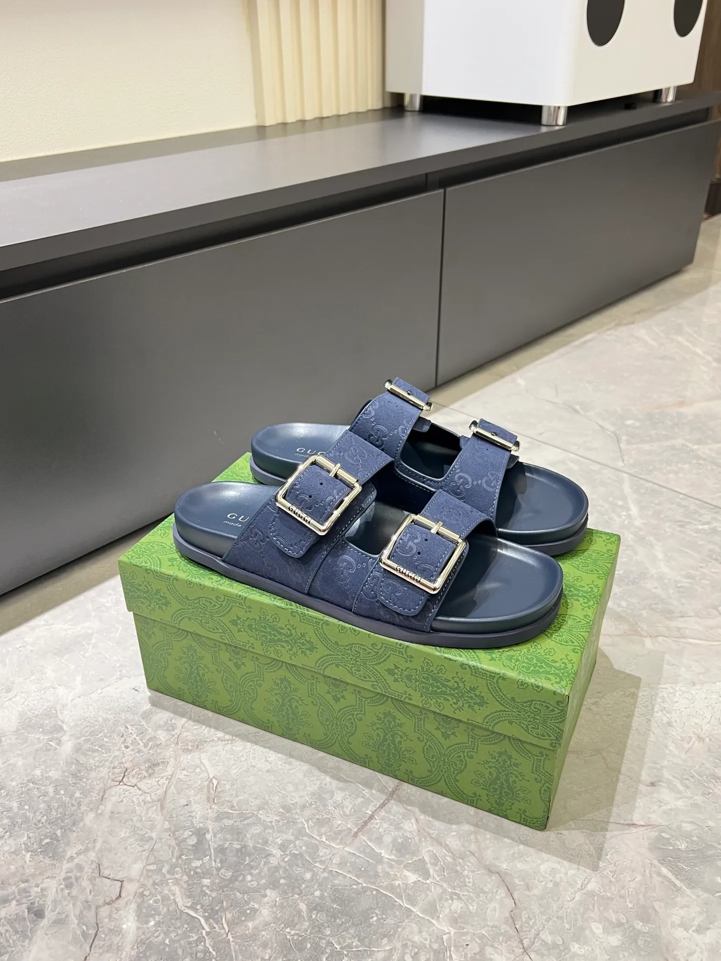 Men's Men's Shoes 💰p320 "GUCC＊" These slippers are made of GG polyester and feature a Gucci label on the front, adding a bold logo feel to the style. "Gucci Made in Italy" stamped label Rubber sole. Size 38-44